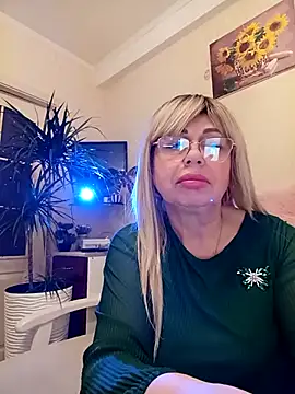 Snapshot of SusieNoreen chatting on March 3, 2025, 2:04 am SusieNoreen online show from March 3, 2025, 2:04 am