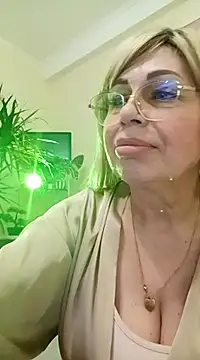 Snapshot of SusieNoreen chatting on March 8, 2025, 6:43 am SusieNoreen online show from March 8, 2025, 6:43 am