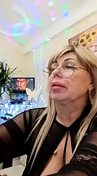 Snapshot of SusieNoreen chatting on March 18, 2025, 7:30 am SusieNoreen online show from March 18, 2025, 7:30 am