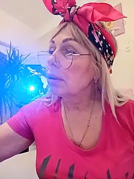Snapshot of SusieNoreen chatting on March 19, 2025, 8:45 am SusieNoreen online show from March 19, 2025, 8:45 am