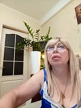 Snapshot of SusieNoreen chatting on September 21, 2025, 12:01 am SusieNoreen online show from September 21, 2025, 12:01 am
