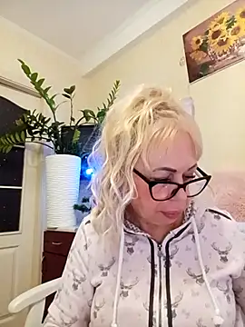 Snapshot of SusieNoreen chatting on October 1, 2025, 1:11 am SusieNoreen online show from October 1, 2025, 1:11 am