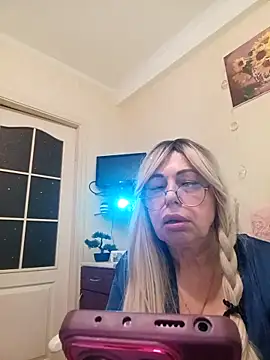 Snapshot of SusieNoreen chatting on October 10, 2025, 11:26 pm SusieNoreen online show from October 10, 2025, 11:26 pm