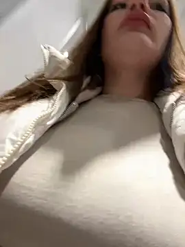 justmila online show from December 22, 2024, 11:33 am