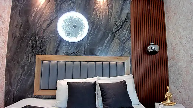 BellaPeers  online show from October 2, 2025, 12:01 pm