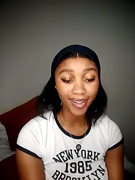 Shria107 online show from December 3, 2025, 10:30 pm