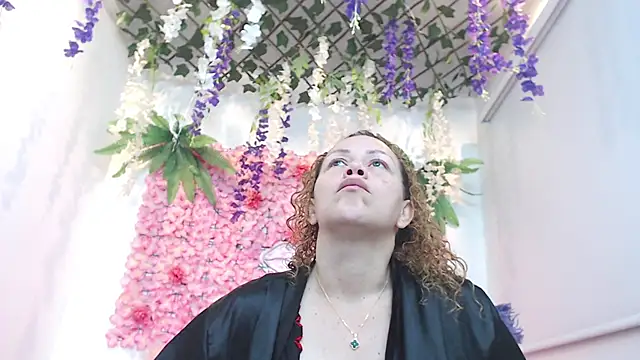 BLONDE SEXYHOT online show from November 13, 2025, 11:47 pm