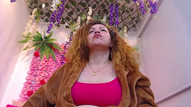 BLONDE SEXYHOT online show from February 5, 2026, 9:58 am