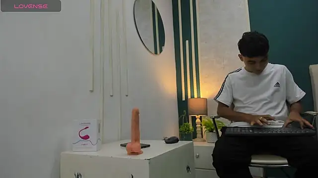 Austin Cardieff online show from December 27, 2024, 7:35 pm