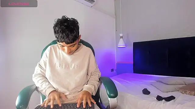 Austin Cardieff online show from January 24, 2025, 3:43 am