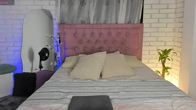 April Scarlett online show from January 12, 2025, 2:35 am