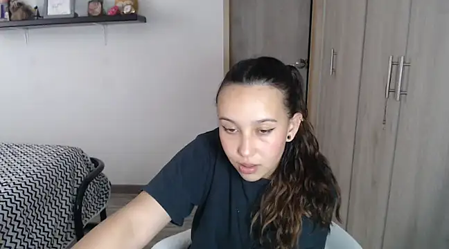 Skarlet Adams28 online show from December 10, 2024, 10:16 pm