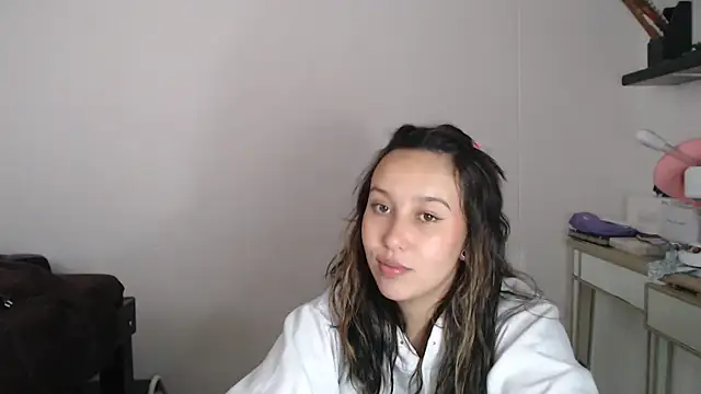 Skarlet Adams28 online show from March 17, 2025, 10:17 pm