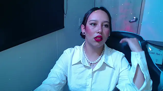 Skarlet Adams28 online show from March 18, 2026, 9:18 pm