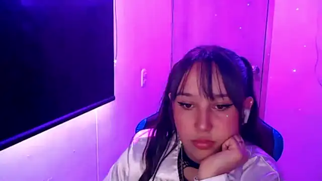 Skarlet Adams28 online show from May 6, 2026, 7:52 pm