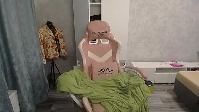 Snapshot of sweetserenity5 chatting on February 14, 2025, 8:37 pm sweetserenity5 online show from February 14, 2025, 8:37 pm