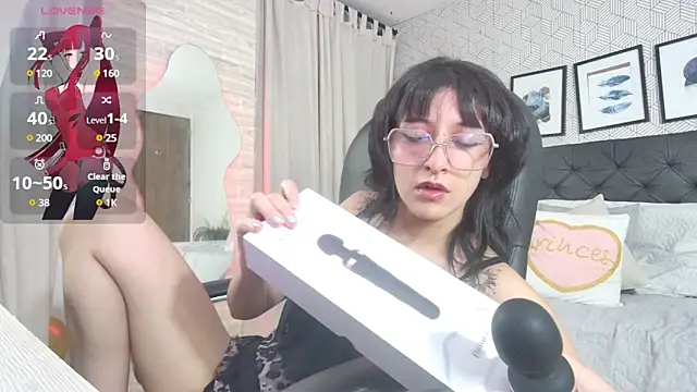 Snapshot of Hannys__cabernet chatting on December 13, 2024, 12:28 pm Hannys cabernet online show from December 13, 2024, 12:28 pm