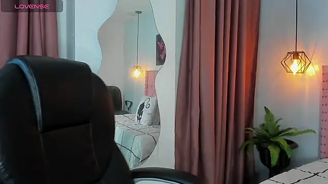 Snapshot of Hannys__cabernet chatting on February 28, 2025, 12:20 pm Hannys cabernet online show from February 28, 2025, 12:20 pm