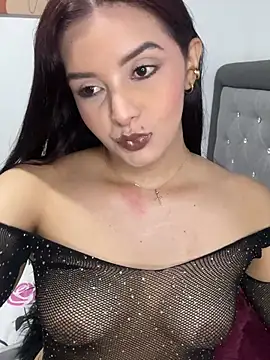 Melanyprada online show from May 13, 2026, 5:05 am