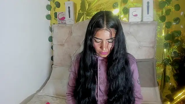 Snapshot of cristalconnorr chatting on May 1, 2026, 2:32 pm cristalconnorr online show from May 1, 2026, 2:32 pm