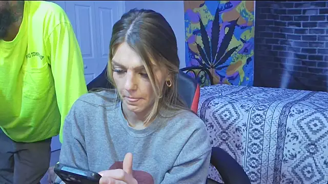 Snapshot of XMeF10 chatting on January 5, 2025, 11:22 pm XMeF10 online show from January 5, 2025, 11:22 pm