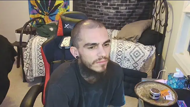 Snapshot of XMeF10 chatting on January 19, 2025, 11:43 pm XMeF10 online show from January 19, 2025, 11:43 pm