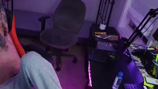 Snapshot of XMeF10 chatting on February 15, 2025, 2:04 am XMeF10 online show from February 15, 2025, 2:04 am