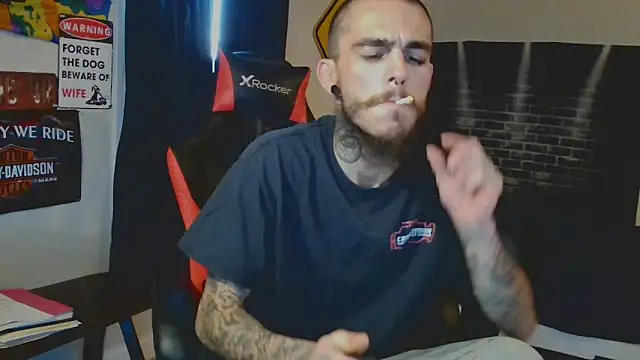 Snapshot of XMeF10 chatting on March 18, 2025, 6:15 pm XMeF10 online show from March 18, 2025, 6:15 pm