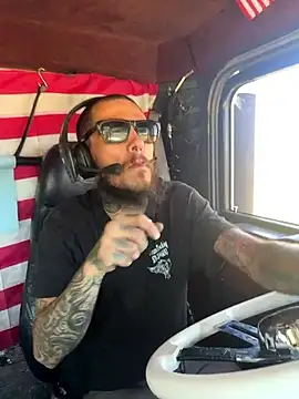 Snapshot of XMeF10 chatting on September 8, 2025, 3:22 pm XMeF10 online show from September 8, 2025, 3:22 pm