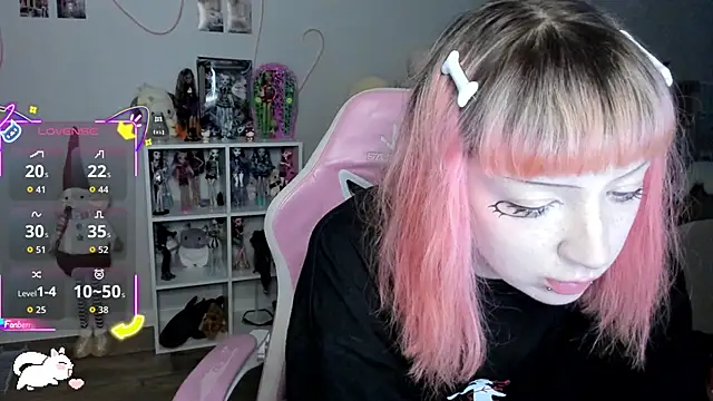 Snapshot of SweetieMollyy chatting on November 5, 2025, 12:05 pm SweetieMollyy online show from November 5, 2025, 12:05 pm