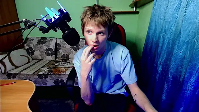 Snapshot of fameboyboo chatting on September 16, 2025, 5:14 pm fameboyboo online show from September 16, 2025, 5:14 pm