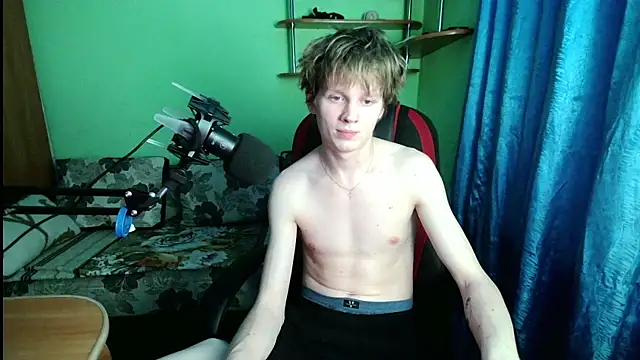 Snapshot of fameboyboo chatting on December 4, 2025, 6:27 pm fameboyboo online show from December 4, 2025, 6:27 pm