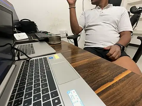 Snapshot of real_meet_girl_finding_in chatting on October 13, 2025, 7:19 am real meet girl finding in online show from October 13, 2025, 7:19 am