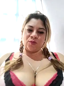 Laura-Hernandez online show from September 19, 2025, 3:24 pm