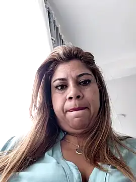 Laura-Hernandez online show from June 24, 2026, 3:44 pm