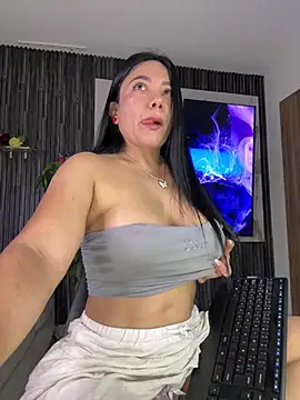 Snapshot of Abril10_ chatting on May 24, 2026, 3:39 pm Abril10 online show from May 24, 2026, 3:39 pm