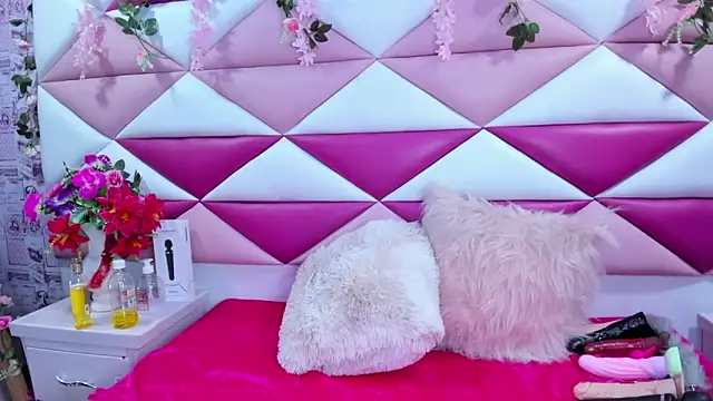 Snapshot of SalmaSantos chatting on September 19, 2025, 3:08 am SalmaSantos online show from September 19, 2025, 3:08 am