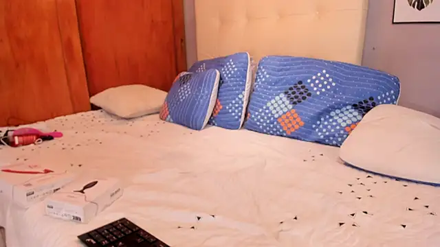 Maia W10 online show from November 13, 2025, 12:26 pm