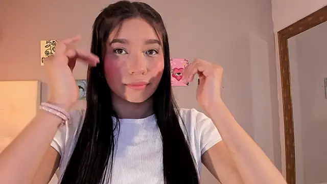 Snapshot of Maia_W10 chatting on April 22, 2026, 12:07 pm Maia W10 online show from April 22, 2026, 12:07 pm
