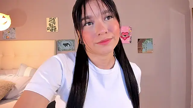 Snapshot of Maia_W10 chatting on April 28, 2026, 12:10 pm Maia W10 online show from April 28, 2026, 12:10 pm