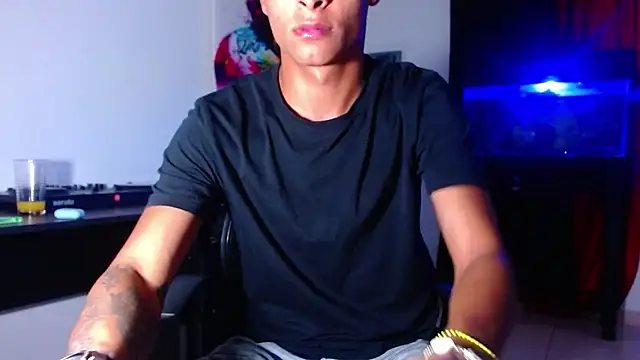 Snapshot of enjoy_vibes chatting on October 10, 2025, 1:59 am enjoy vibes online show from October 10, 2025, 1:59 am