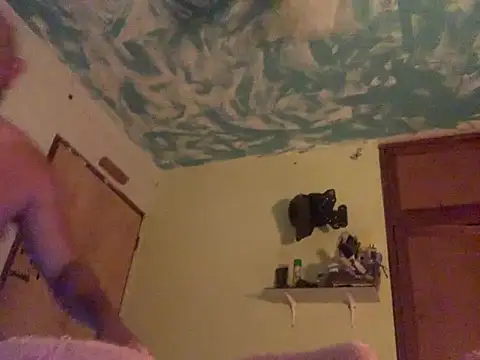 kioluy online show from April 14, 2026, 3:56 am