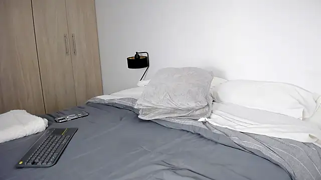 Snapshot of Bella_rossinii_ chatting on February 27, 2026, 2:00 am Bella rossinii online show from February 27, 2026, 2:00 am