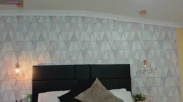 JustinePerry online show from November 13, 2025, 3:27 am