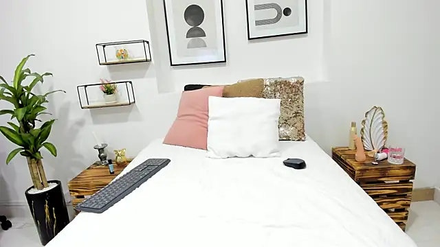 afrodita martinez online show from January 28, 2025, 7:43 am