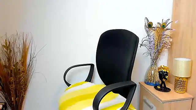 sweetangell69  online show from April 9, 2026, 2:55 am