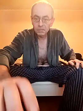 BesterJunge45 online show from November 23, 2025, 7:30 am