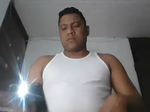 Snapshot of latinblack01 chatting on November 2, 2025, 4:59 am latinblack01 online show from November 2, 2025, 4:59 am