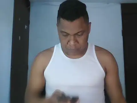 Snapshot of latinblack01 chatting on November 12, 2025, 2:50 pm latinblack01 online show from November 12, 2025, 2:50 pm