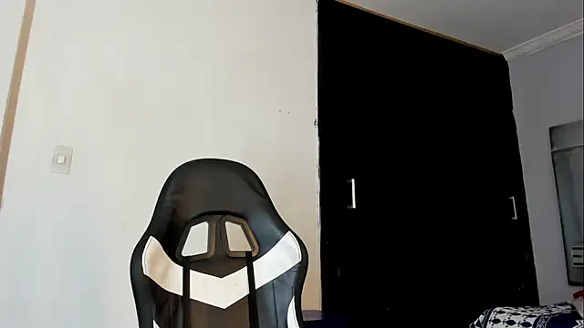 Snapshot of La_Perversa69 chatting on October 10, 2025, 7:46 pm La Perversa69 online show from October 10, 2025, 7:46 pm